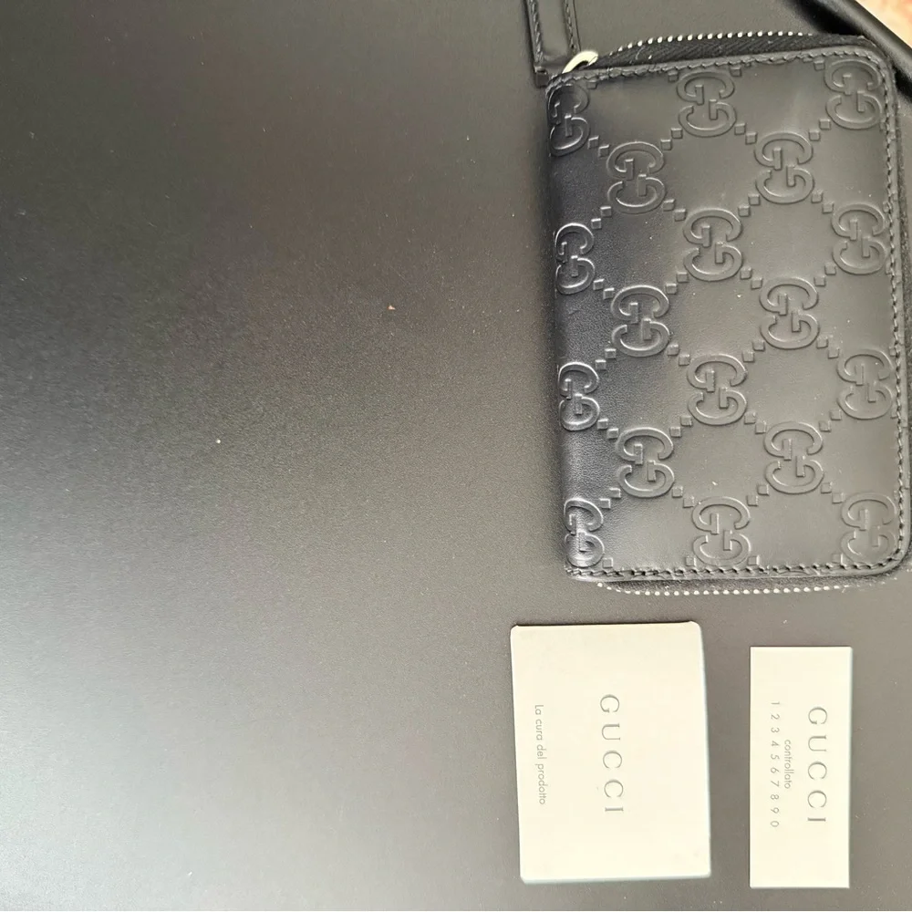 Gucci Black Embossed GG Zip Pouch - Picture 2 of 5